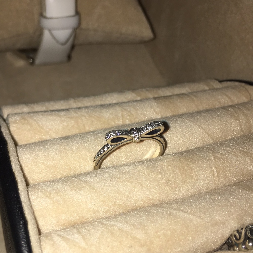 Authentic pandora bow ring!!